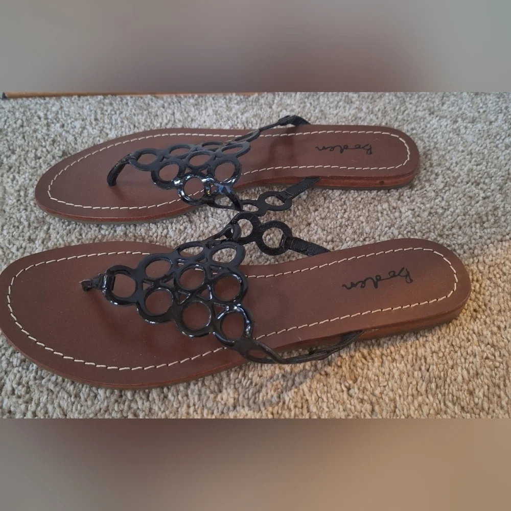Boden toe thong
